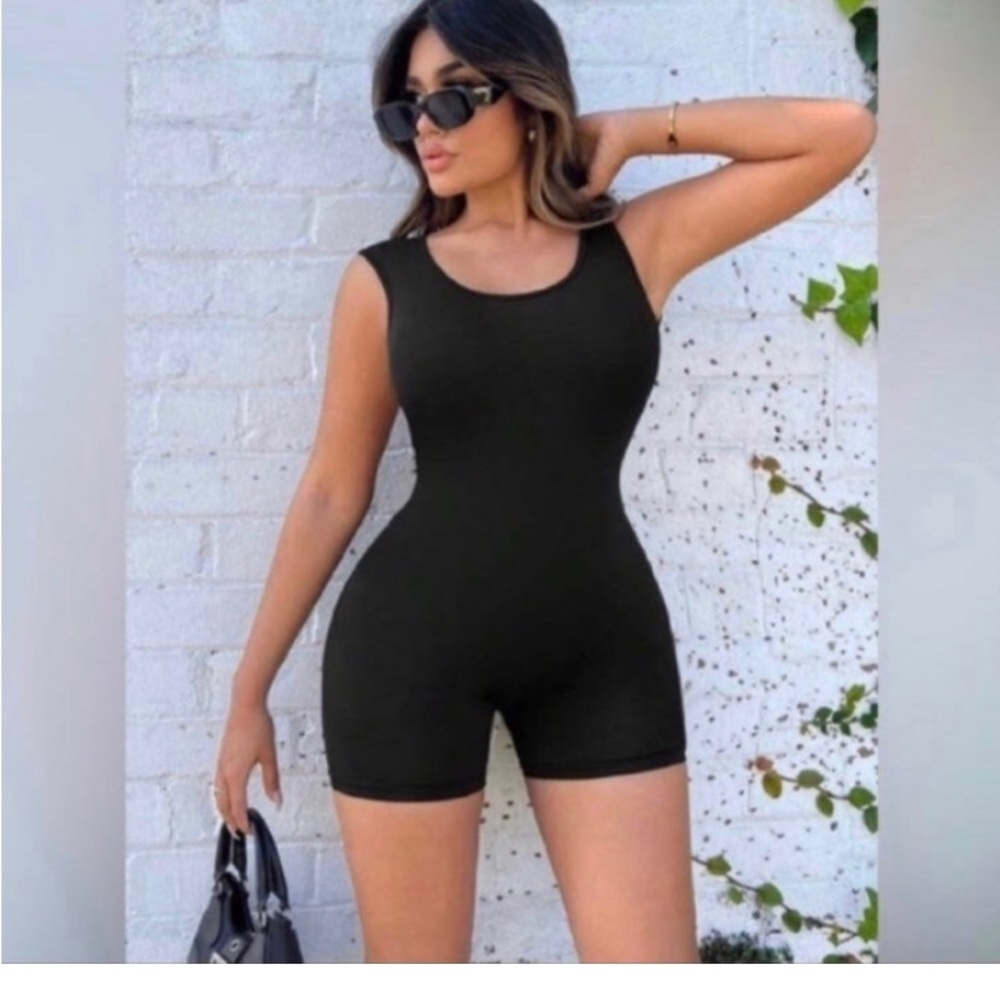 Black Backless Romper Jumpsuit - Picture 7 of 8